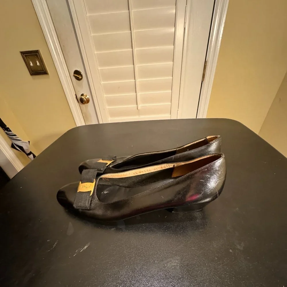 Salvatore Ferragamo size 8.5 AA black shoes